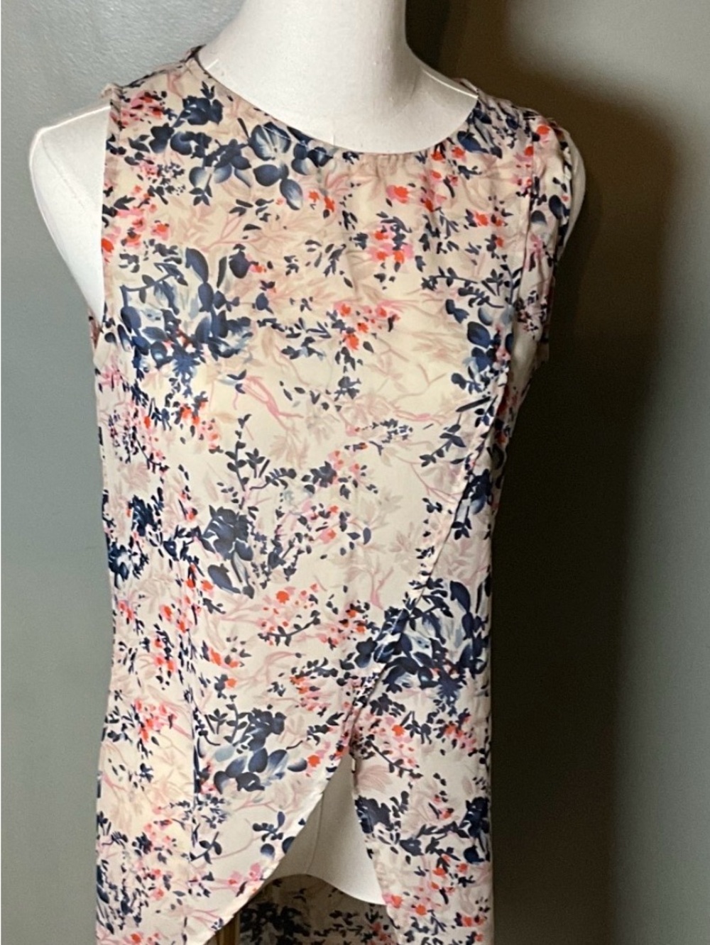 ALO Yoga Cream Floral Sleeveless Wrap-Front Camisole with Navy and Pink Accents